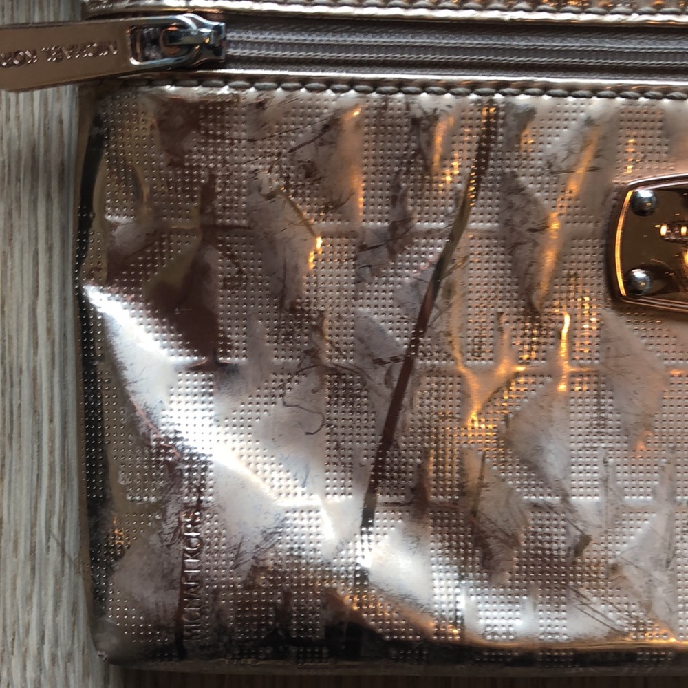 Michael Kors wristlet - Picture 3 of 8